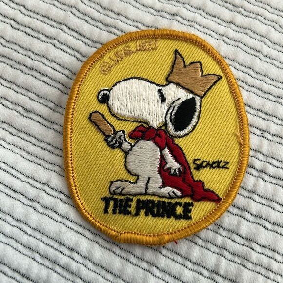 Vintage 1970's Peanuts Sew on Patches of Charlie Brown, Snoopy, Sally, and Lucy - Picture 4 of 7